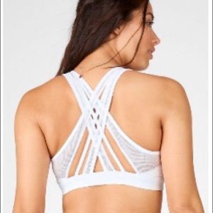 Faye High impact sports bra. By Fabletics
